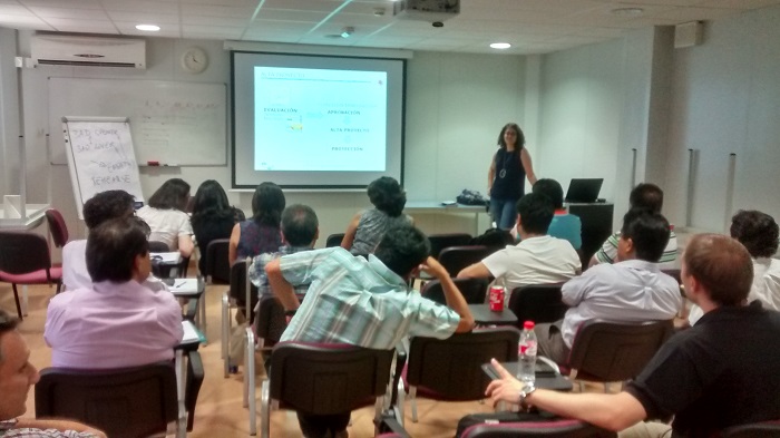 Anna Riera presentando el proceso de innovación de la UAI 5